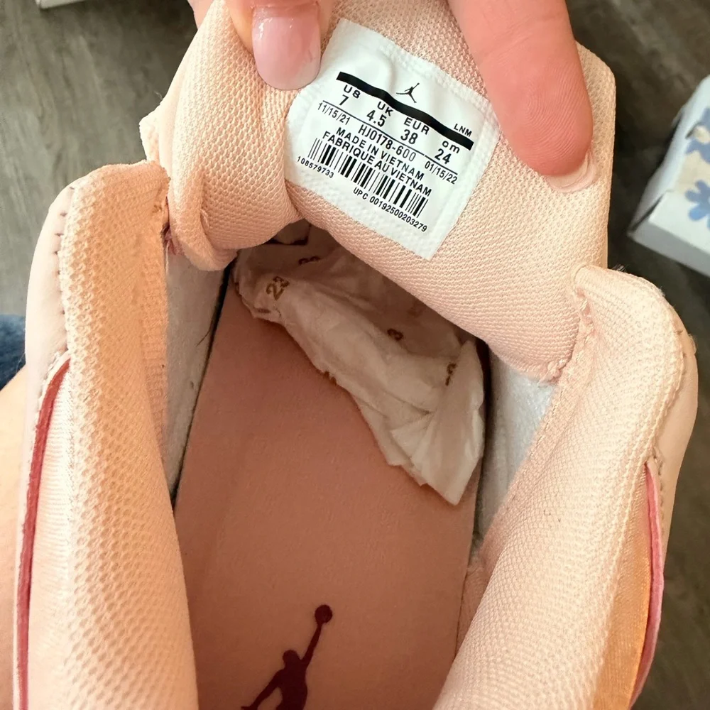 Air Jordan 3 Retro - Picture 3 of 3